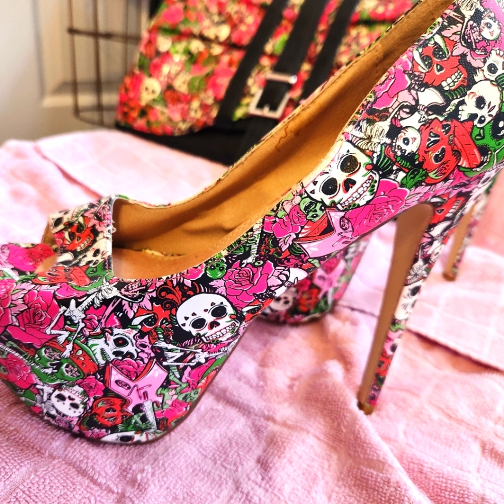 Shoedazzle 6 inch heels plus matching purse